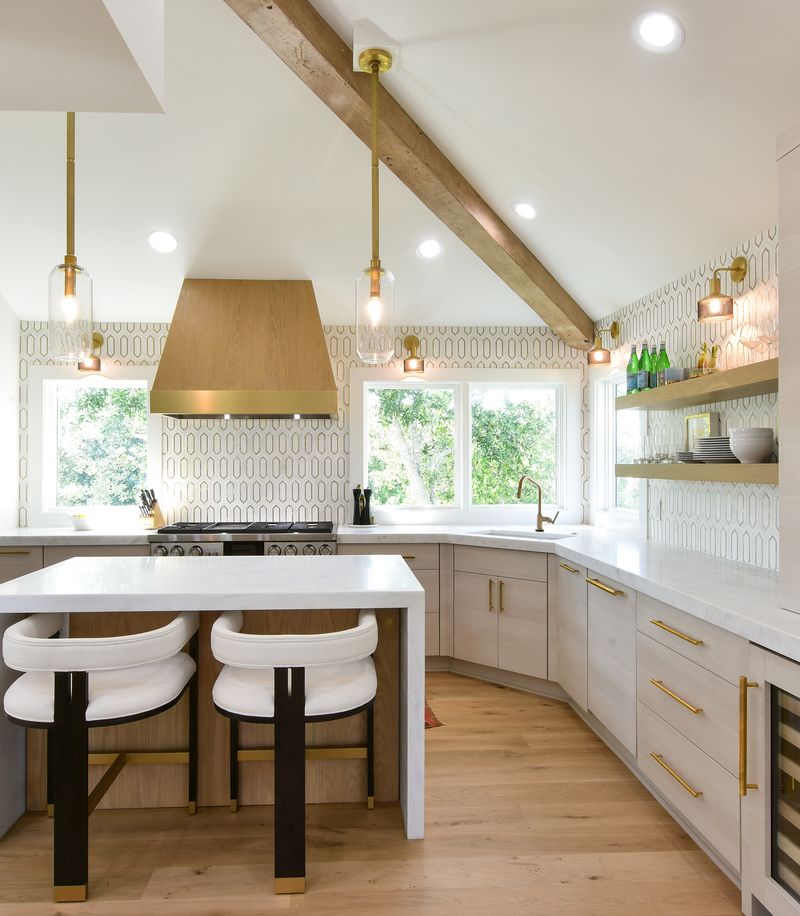 Vaulted kitchen with an oak hood and brass fittings